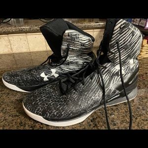 Men’s size 14 under armor basketball shoes
